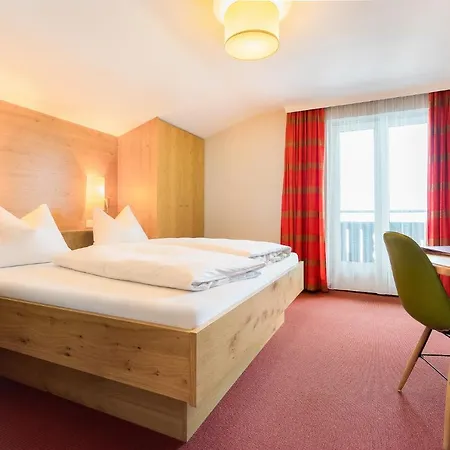 Πανσιόν Gaestehaus Hornegger 3*